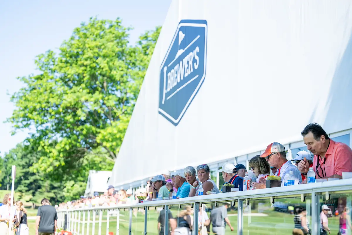 Fans watching golf 